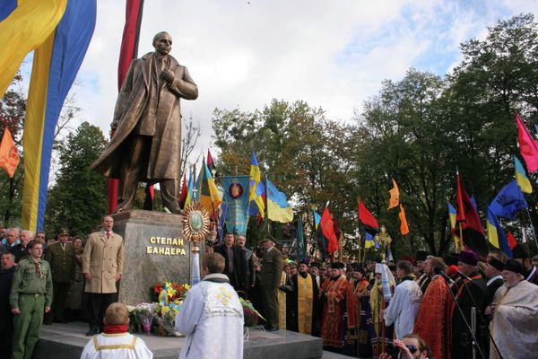 Открытие памятника С. Бандере во Львове Открытие памятника С. Бандере во Львове