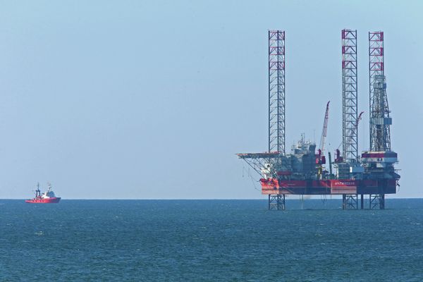 Плавучая самоподъемная буровая установка Арктическая