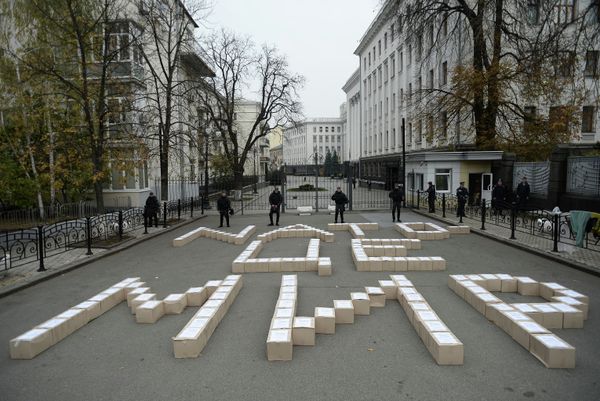 Партия Батькивщина представила 3 миллиона подписей за проведение референдума о вступлении Украины в НАТО Партия Батькивщина представила 3 миллиона подписей за проведение референдума о вступлении Украины в НАТО