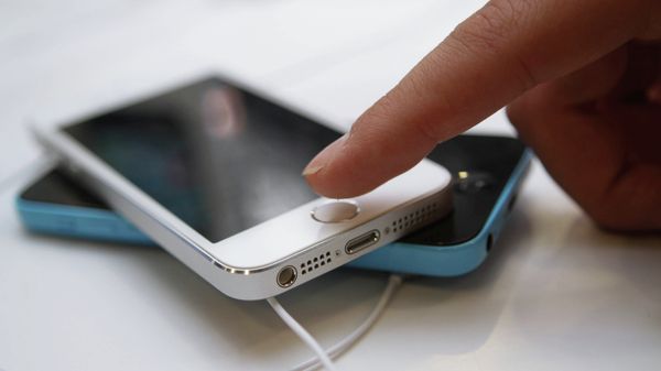 Официальный старт продажи iPhone 5s и iPhone 5c в Москве