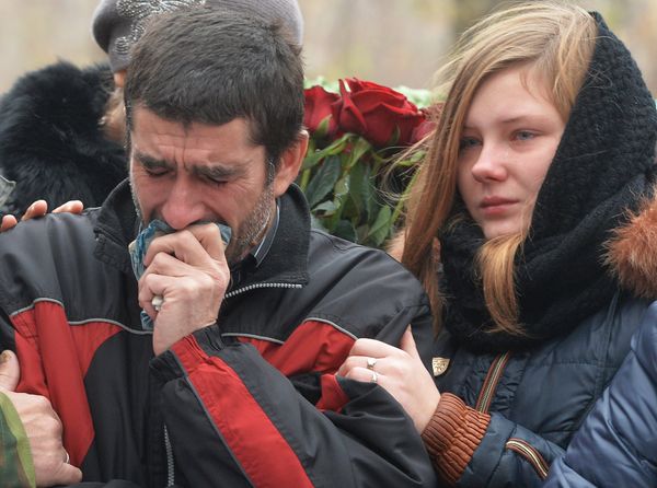 Прощание со школьниками, погибшими при артобстреле школы в Донецке