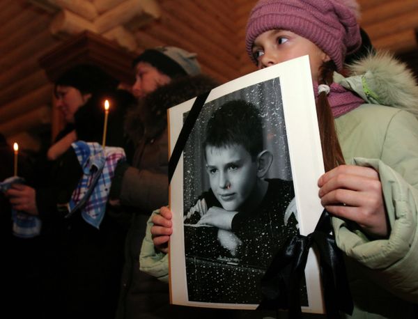 Панихида по 12-летнему Н.Русову, погибшему 27 ноября в результате обстрела в Донецке