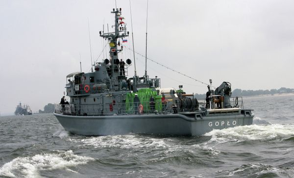 Заход в Балтийск корабля ВМС Польши объединенной группировки НАТО – базового тральщика Гопло Заход в Балтийск корабля ВМС Польши объединенной группировки НАТО – базового тральщика Гопло