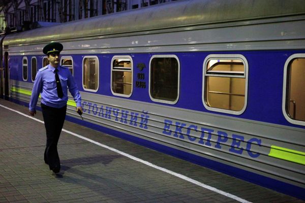 Пограничный контроль пассажиров поезда Москва - Киев