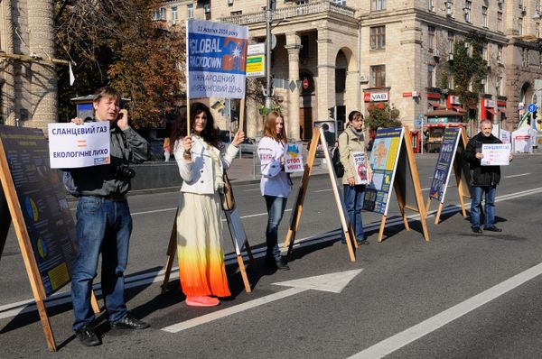 Акция по случаю Международного дня против добычи сланцевого газа