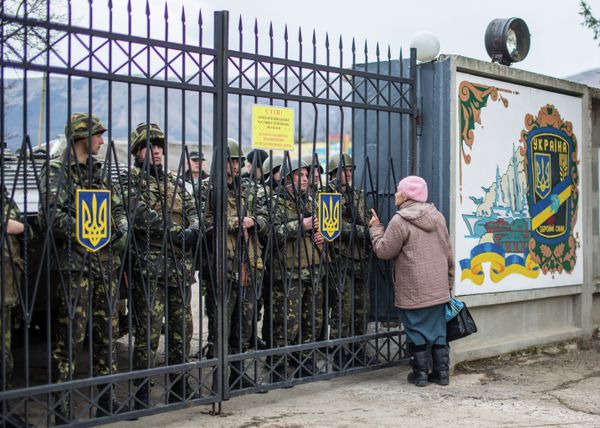 Ситуация у военной базы в селе Перевальное Ситуация у военной базы в селе Перевальное