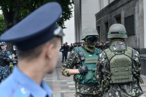 Усиление мер безопасности у Верховной Рады Украины в Киеве