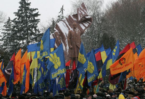 Открытие памятника лидеру Организации украинских националистов Степану Бандере в Тернополе