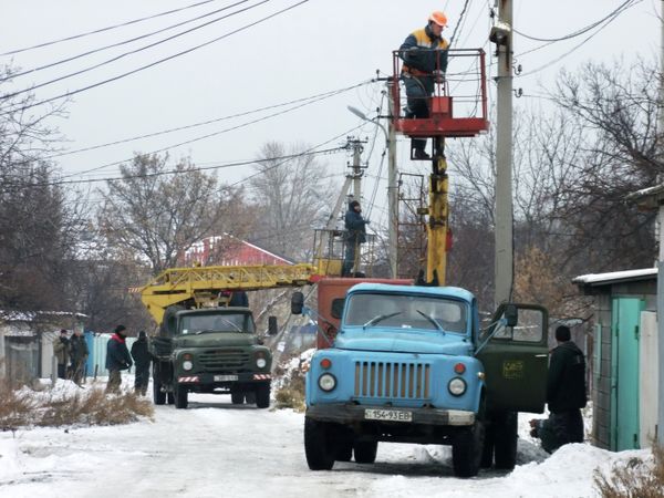 Последствия обстрела украинскими силовиками Донецка Последствия обстрела украинскими силовиками Донецка