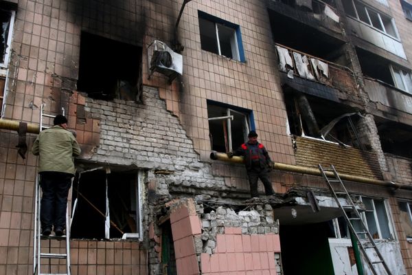 Последствия артиллерийского обстрела Донецка