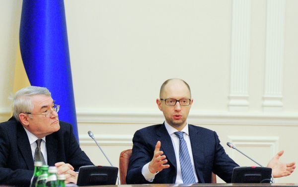 Украина и Европейский инвестбанк подписали два кредитных соглашения Украина и Европейский инвестбанк подписали два кредитных соглашения