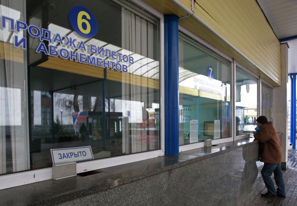 Украина прекратила движение пассажирских поездов через границу с Крымом Украина прекратила движение пассажирских поездов через границу с Крымом