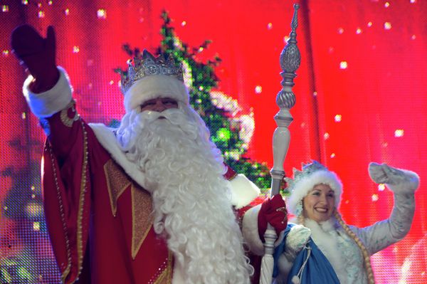 В Санкт-Петербурге зажгли огни на главной елке