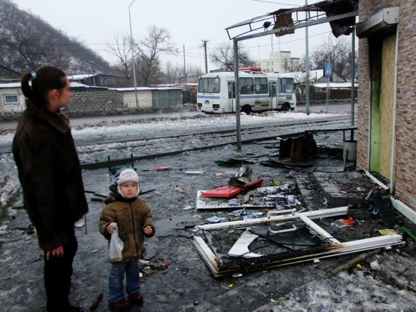 Последствия обстрела украинскими силовиками Донецка Последствия обстрела украинскими силовиками Донецка