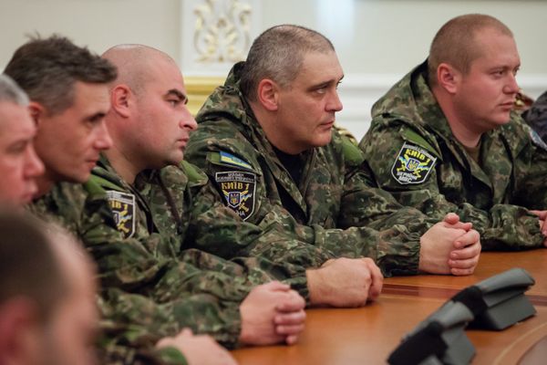 Президент Украины Петр Порошенко вручил государственные награды войнам Президент Украины Петр Порошенко вручил государственные награды войнам