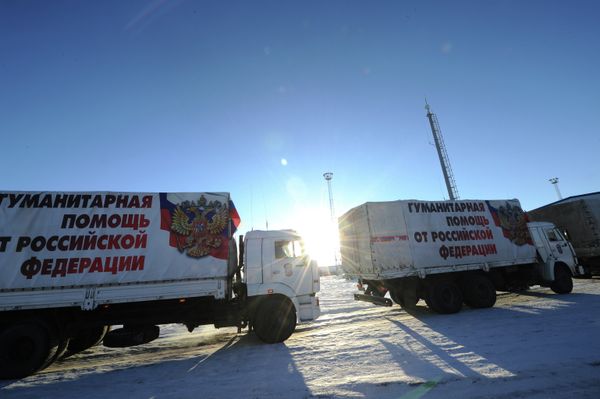 Одиннадцатая колонна МЧС России с гуманитарной помощью для Донбасса на КПП Донецк в Ростовской области