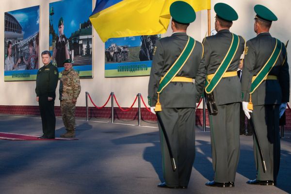 Петр Порошенко посетил отдельную комендатуру охраны Государственной пограничной службы Украины