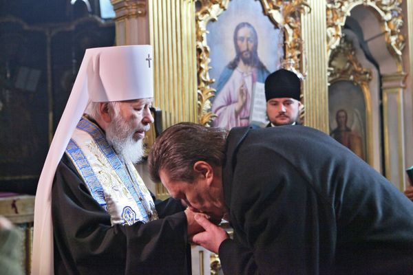 Кандидат на пост президента Украины Виктор Янукович на молебне в Киево-Печерской Лавре Кандидат на пост президента Украины Виктор Янукович на молебне в Киево-Печерской Лавре