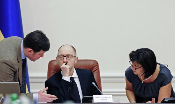 А.Яценюк провел заседание кабинета министров Украины А.Яценюк провел заседание кабинета министров Украины