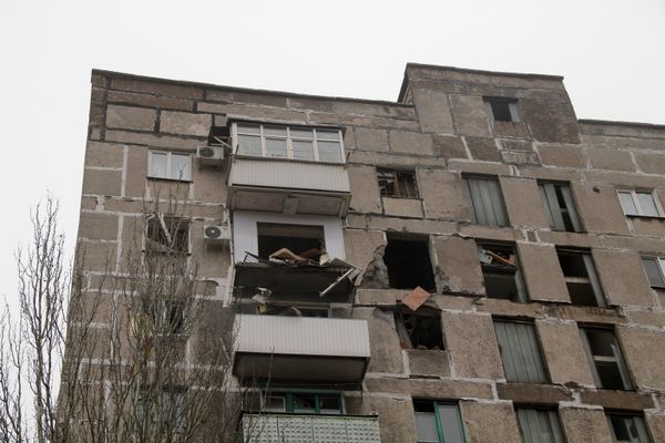 Последствия обстрела Горловки украинскими силовиками Последствия обстрела Горловки украинскими силовиками