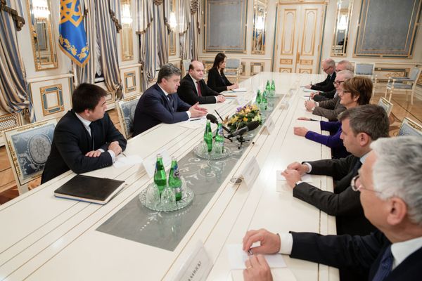 Президент Украины П.Порошенко на встрече с делегацией президентского комитета ПАСЕ Президент Украины П.Порошенко на встрече с делегацией президентского комитета ПАСЕ