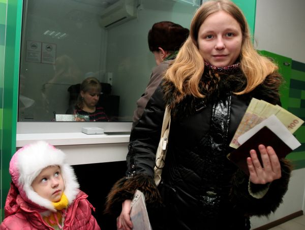 В ДНР начали выплаты пенсий и социальных пособий В ДНР начали выплаты пенсий и социальных пособий