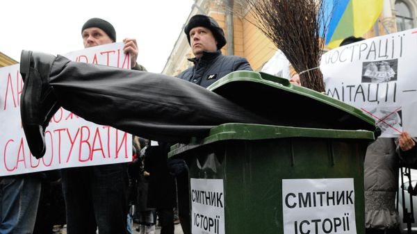 Акция активистов Общественного люстрационного комитета в Киеве