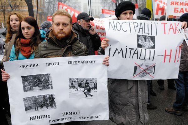 Акция активистов Общественного люстрационного комитета в Киеве Акция активистов Общественного люстрационного комитета в Киеве