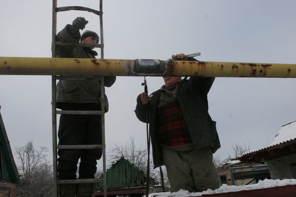 Последствия обстрела Донецка украинскими силовиками Последствия обстрела Донецка украинскими силовиками