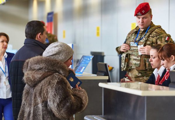 Польша приступила к эвакуации этнических поляков из Донбасса Польша приступила к эвакуации этнических поляков из Донбасса