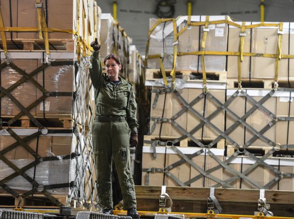 Зимняя форма одежды для военнослужащих ВС Украины доставлена в аэропорт Борисполь из Канады Зимняя форма одежды для военнослужащих ВС Украины доставлена в аэропорт Борисполь из Канады