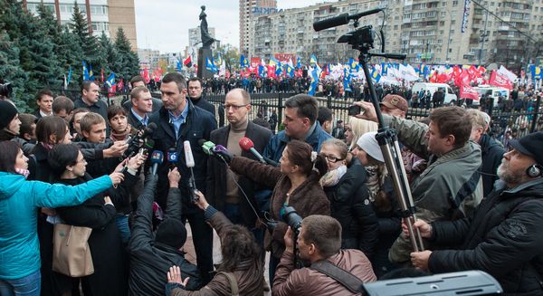 Митинг против фальсификации на выборах в Верховную Раду Украины Митинг против фальсификации на выборах в Верховную Раду Украины