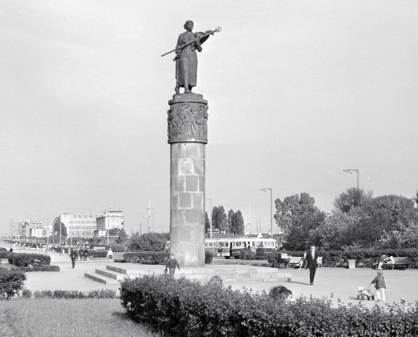 Памятник в Гдыни Памятник в Гдыни