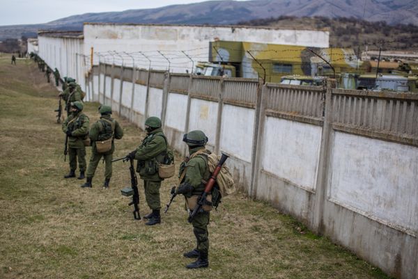 Ситуация у военной базы в селе Перевальное Ситуация у военной базы в селе Перевальное