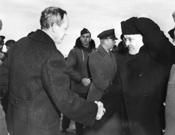 Гарри Гопкинс и Вячеслав Молотов Гарри Гопкинс и Вячеслав Молотов