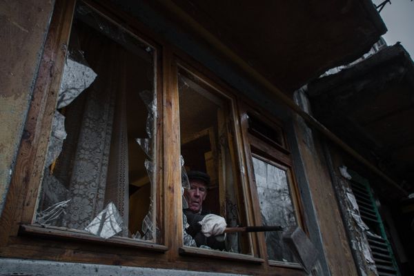 Последствия обстрелов Донецка Последствия обстрелов Донецка