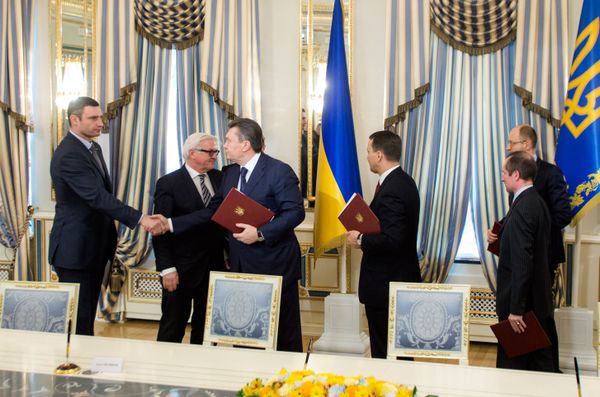 Подписание соглашения об урегулированиие кризиса на Украине Подписание соглашения об урегулированиие кризиса на Украине