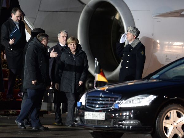 Прилет канцлера ФРГ А.Меркель и президента Франции Ф.Олланда в Москву Прилет канцлера ФРГ А.Меркель и президента Франции Ф.Олланда в Москву