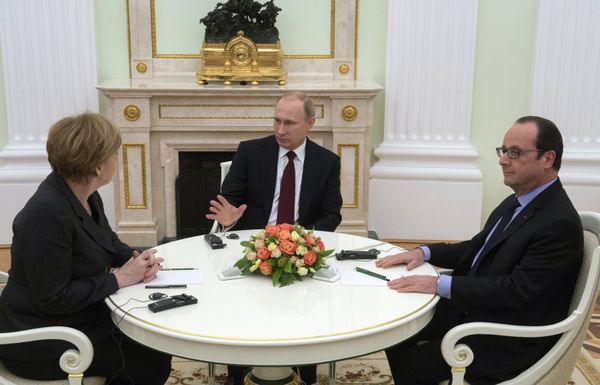 Президент России В.Путин провел рабочую встречу с канцлером ФРГ А.Меркель и президентом Франции Ф.Олландом