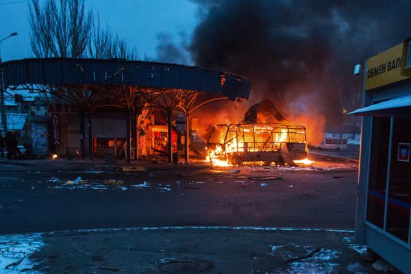 Последствия обстрела автостанции в Донецке Последствия обстрела автостанции в Донецке