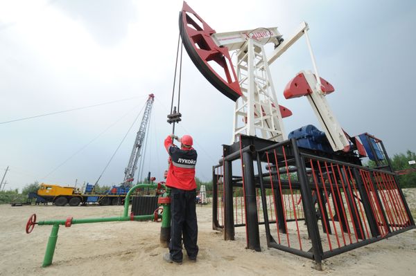 Добыча нефти в городах Ханты-Мансийского автономного округа