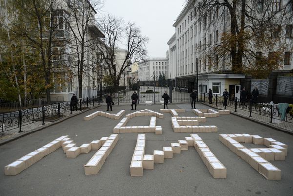 Партия Батькивщина представила 3 миллиона подписей за проведение референдума о вступлении Украины в НАТО