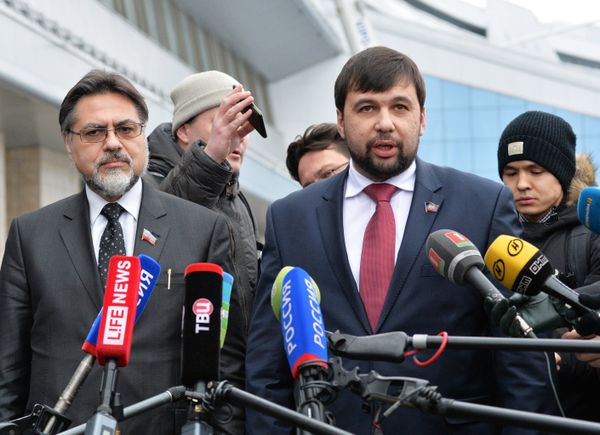 Пресс-конференция представителей ДНР и ЛНР в аэропорту Минска