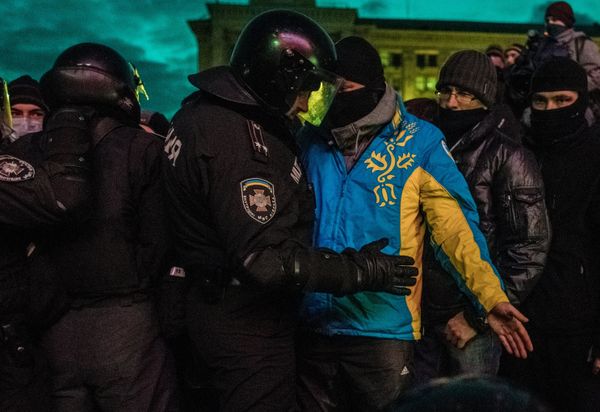 Спецподразделение Беркут пресекает попытки перекрыть Крещатик