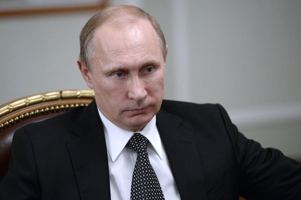 Президент РФ В.Путин встретился с вице-премьером РФ, полпредом в ДФО Ю.Трутневым Президент РФ В.Путин встретился с вице-премьером РФ, полпредом в ДФО Ю.Трутневым