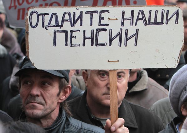 В Киеве чернобыльцы штурмуют Верховную Раду