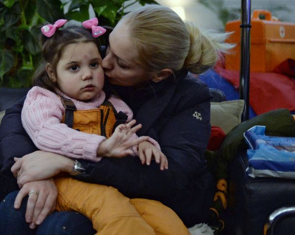 Прилет тяжелобольных детей из Донбасса на лечение в Москву Прилет тяжелобольных детей из Донбасса на лечение в Москву