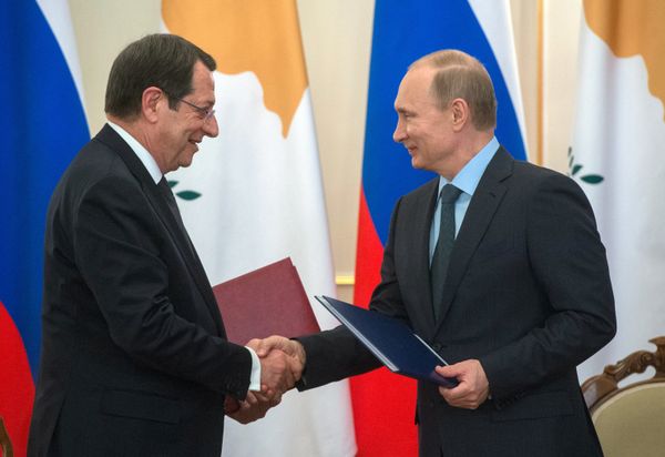 Президент РФ В.Путин провел российско-кипрские переговоры Президент РФ В.Путин провел российско-кипрские переговоры