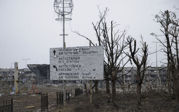 Разбор завалов в аэропорту Донецка Разбор завалов в аэропорту Донецка