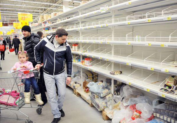 Ажиотаж в продуктовых магазинах Львова